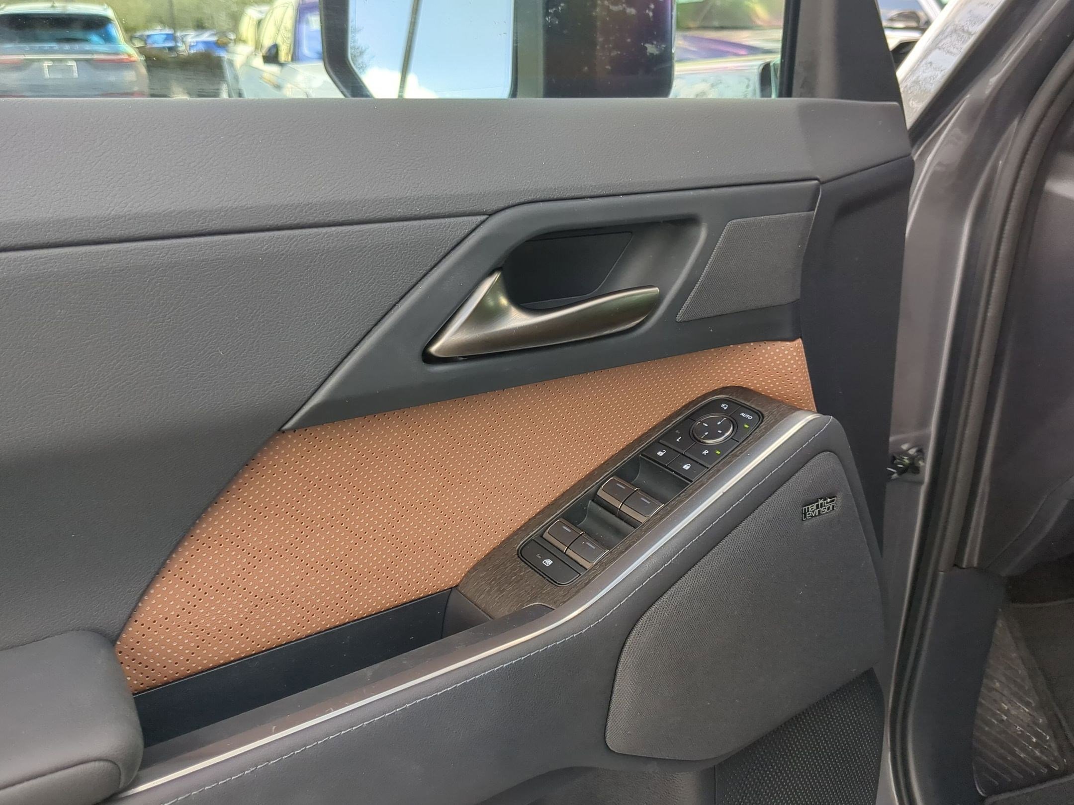 Used 2025 Lexus GX 550 w/ Accessory Package (Z1) AWD/4WD image 12