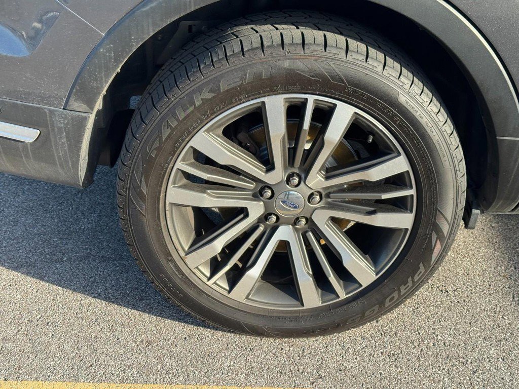 Used 2018 Ford Explorer Platinum image 6