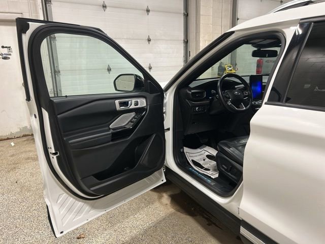 Used 2021 Ford Explorer Platinum w/ Premium Technology Package image 10