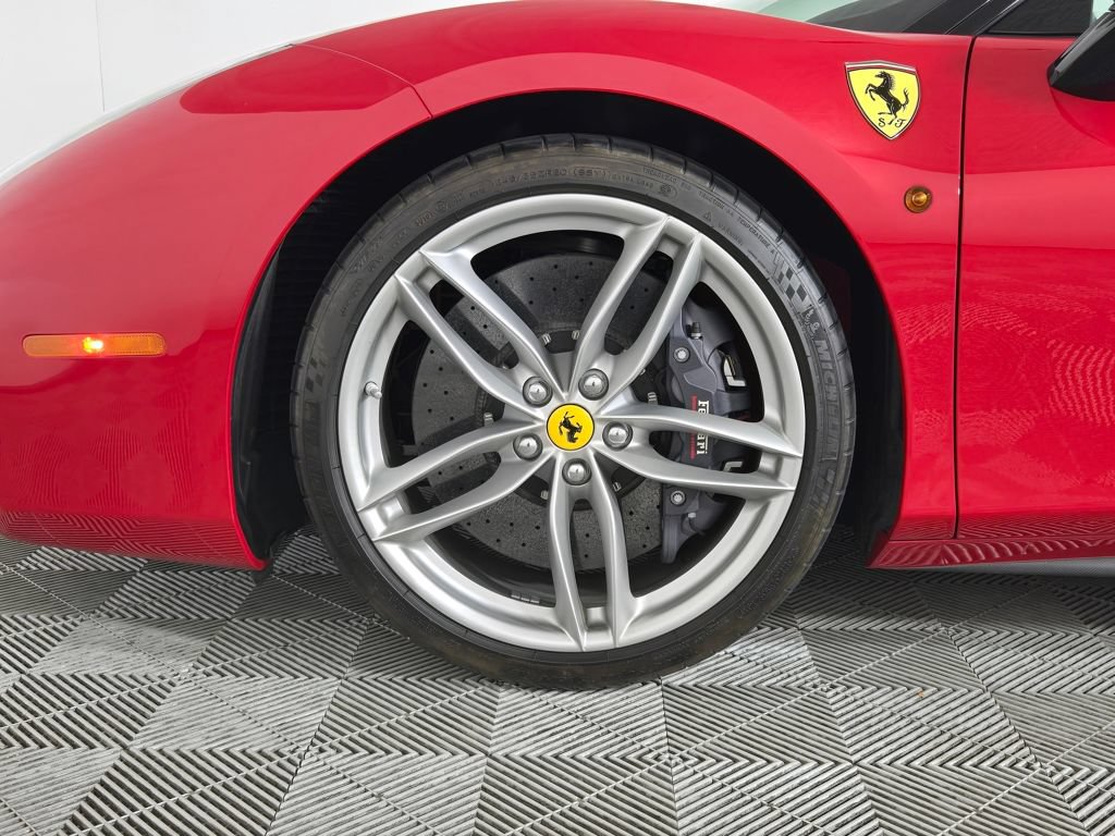 Used 2017 Ferrari 488 GTB RWD image 9