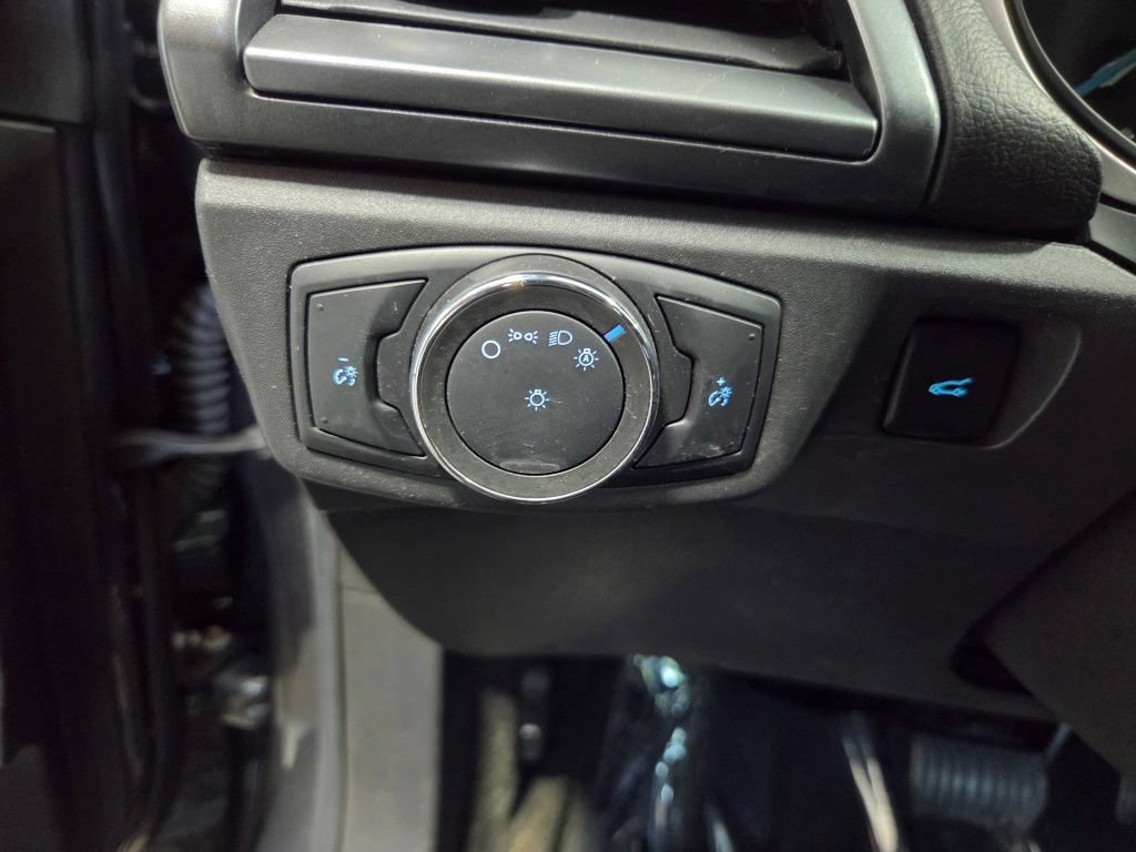 Used 2015 Ford Fusion SE FWD image 21