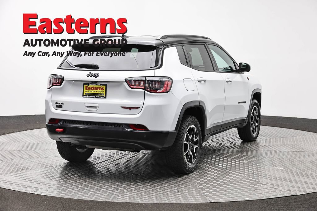 Used 2024 Jeep Compass Trailhawk AWD/4WD image 5