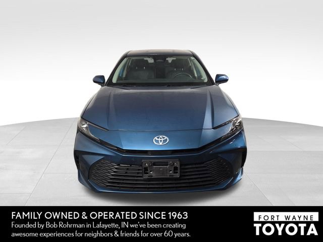 Used 2025 Toyota Camry LE image 3
