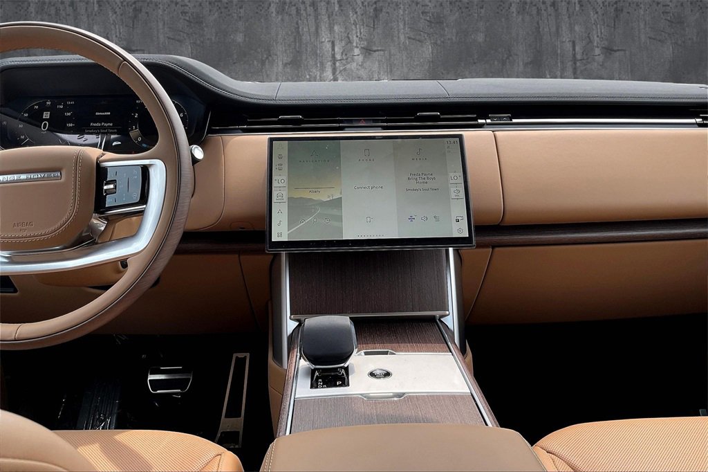 New 2025 Land Rover Range Rover SE image 6