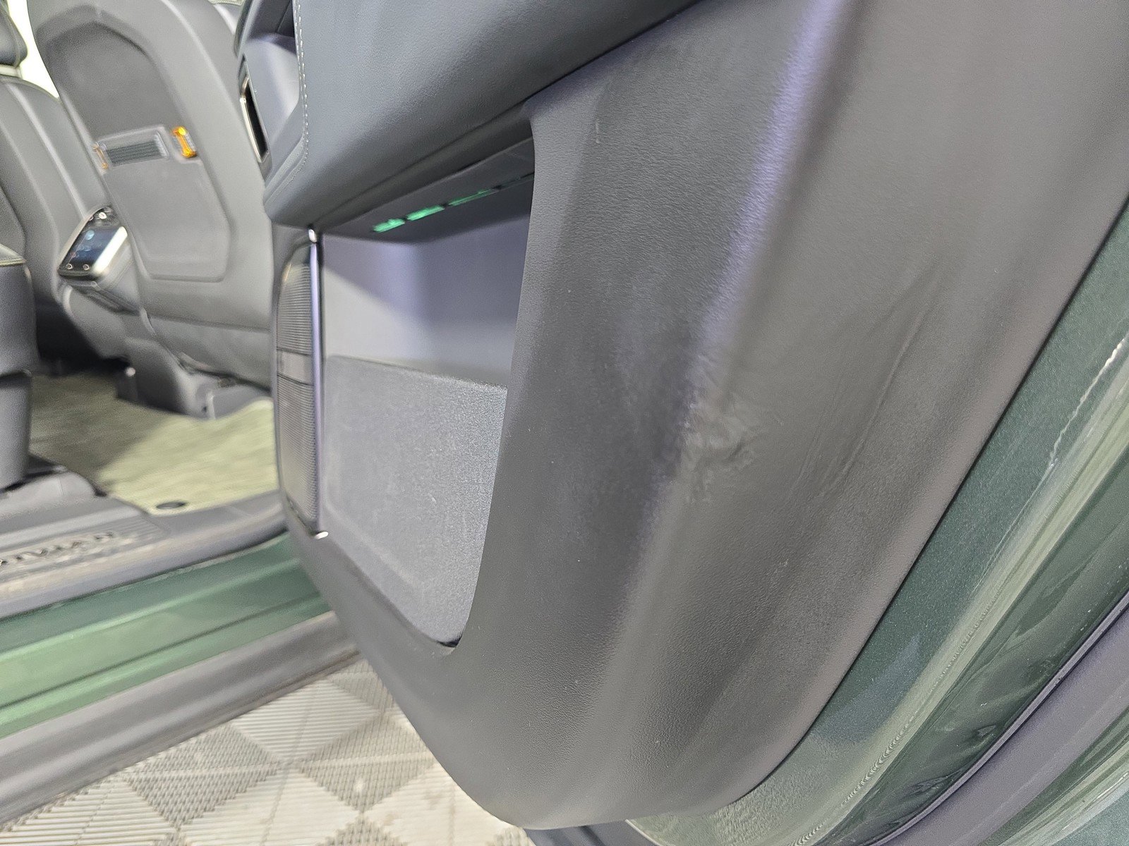 Used 2024 Rivian R1S Adventure AWD/4WD image 34