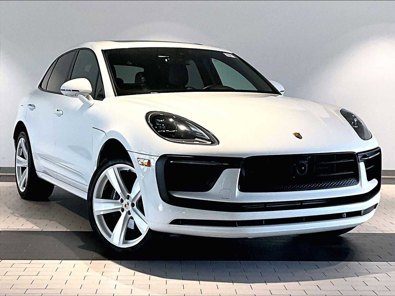 Used 2025 Porsche Macan image 12