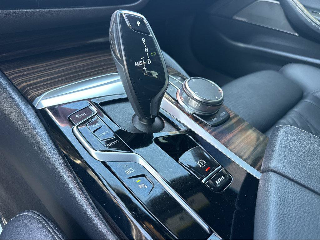 Used 2023 BMW 530e RWD image 28