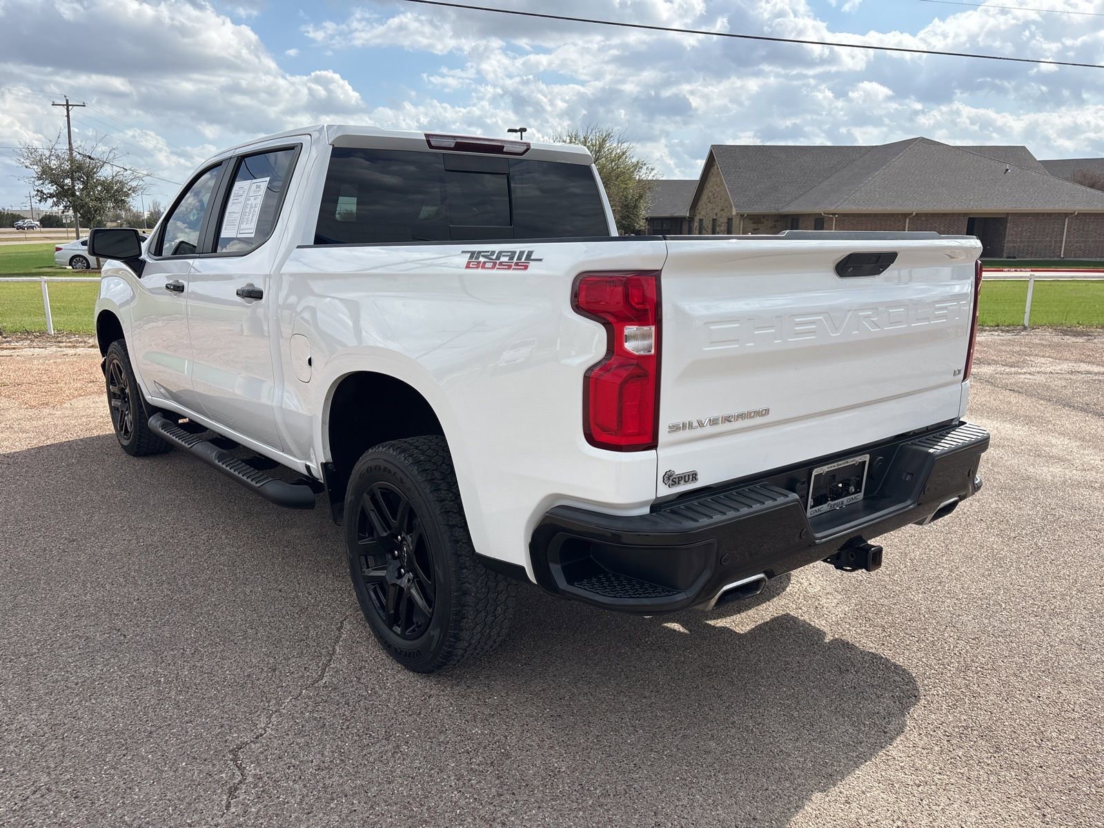 Used 2021 Chevrolet Silverado 1500 LT Trail Boss w/ Convenience Package II image 4