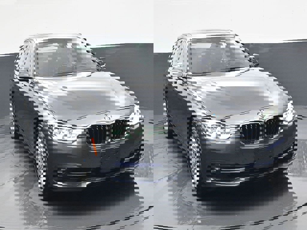 Used 2018 BMW 330i xDrive Sedan w/ Convenience Package image 9