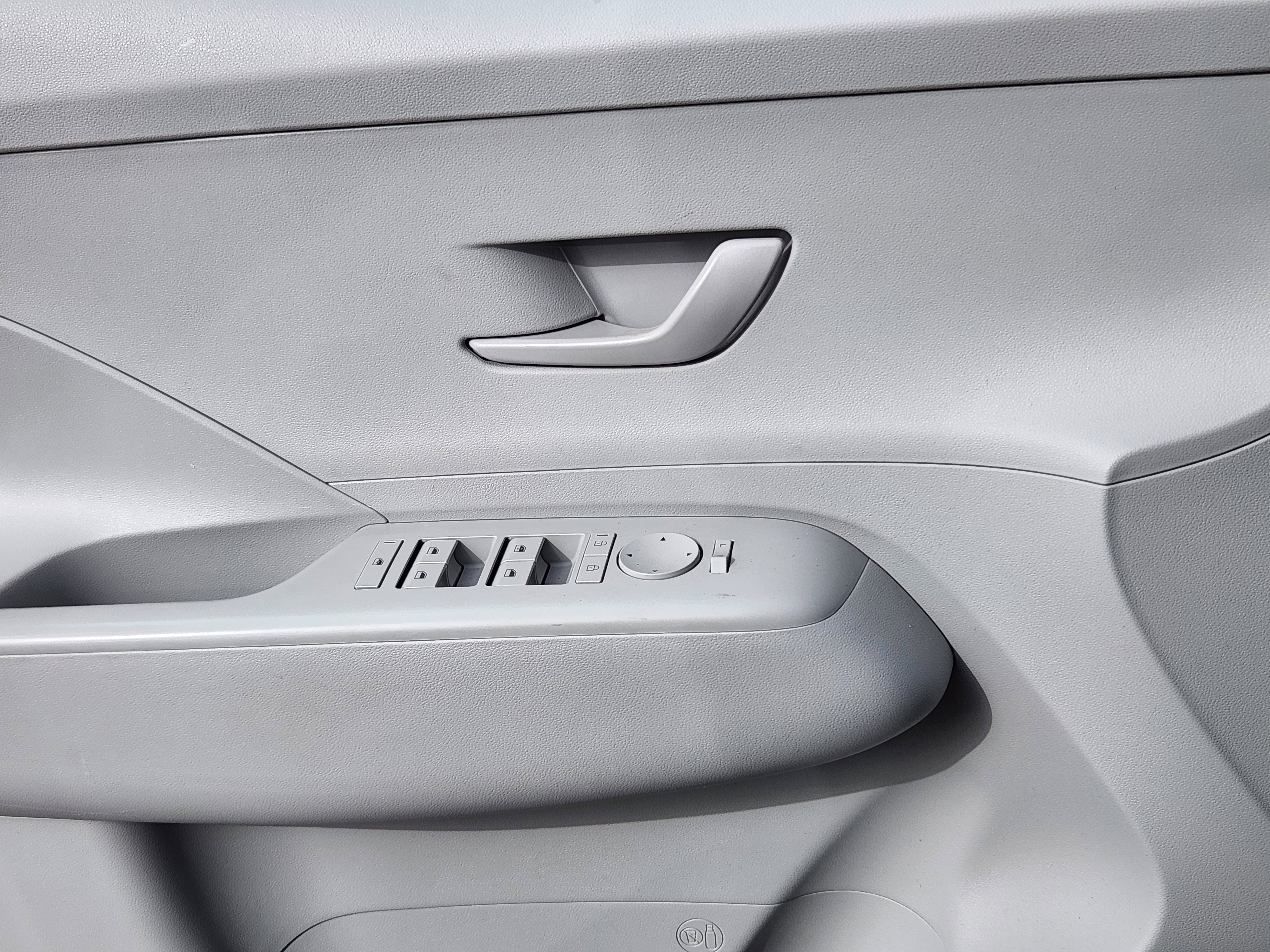 Certified 2025 Hyundai Kona SEL image 7