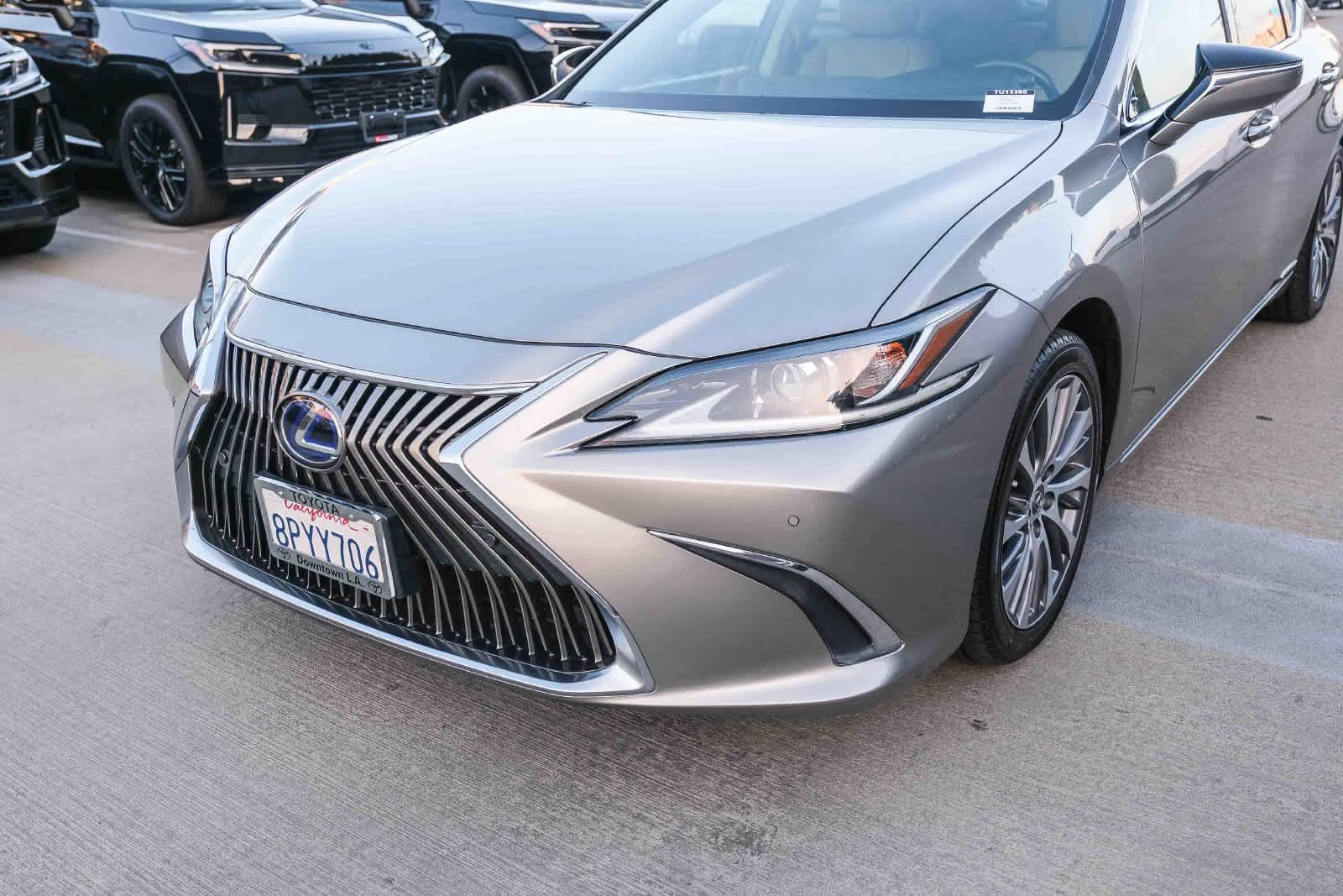 Used 2020 Lexus ES 300h w/ Premium Package FWD image 11