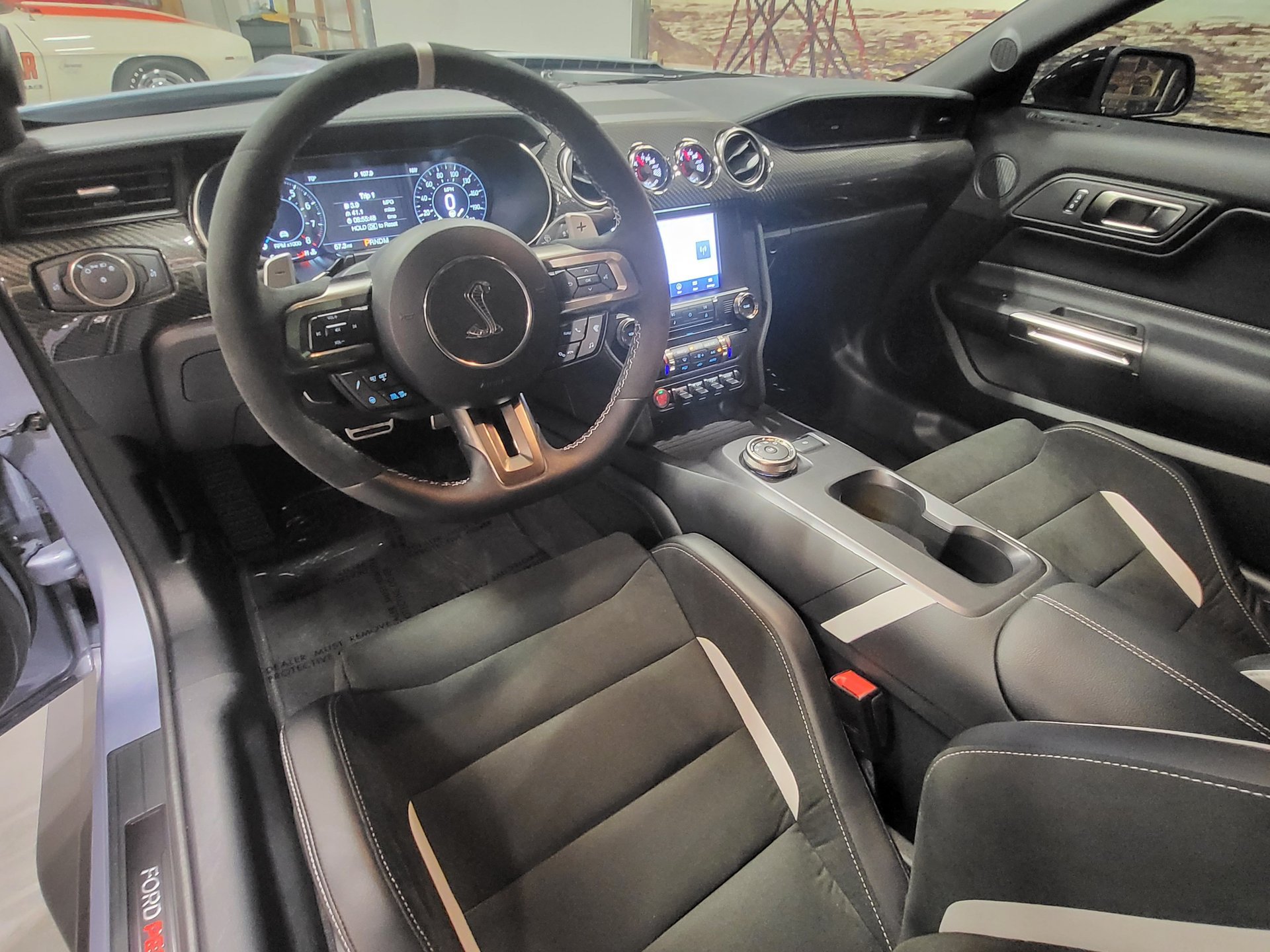 Used 2022 Ford Mustang Shelby GT500 w/ Carbon Fiber Track Pack RWD image 10