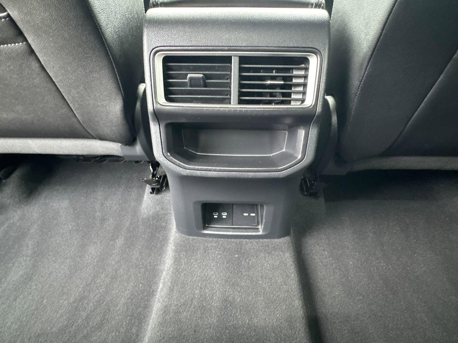 Used 2025 Volkswagen Atlas Cross Sport SE image 25