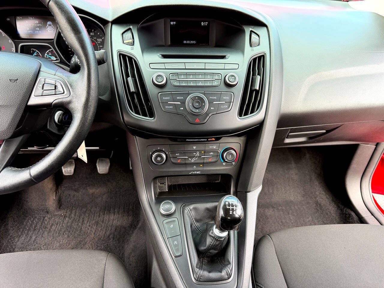 Used 2015 Ford Focus SE w/ SE Ecoboost Package FWD image 26