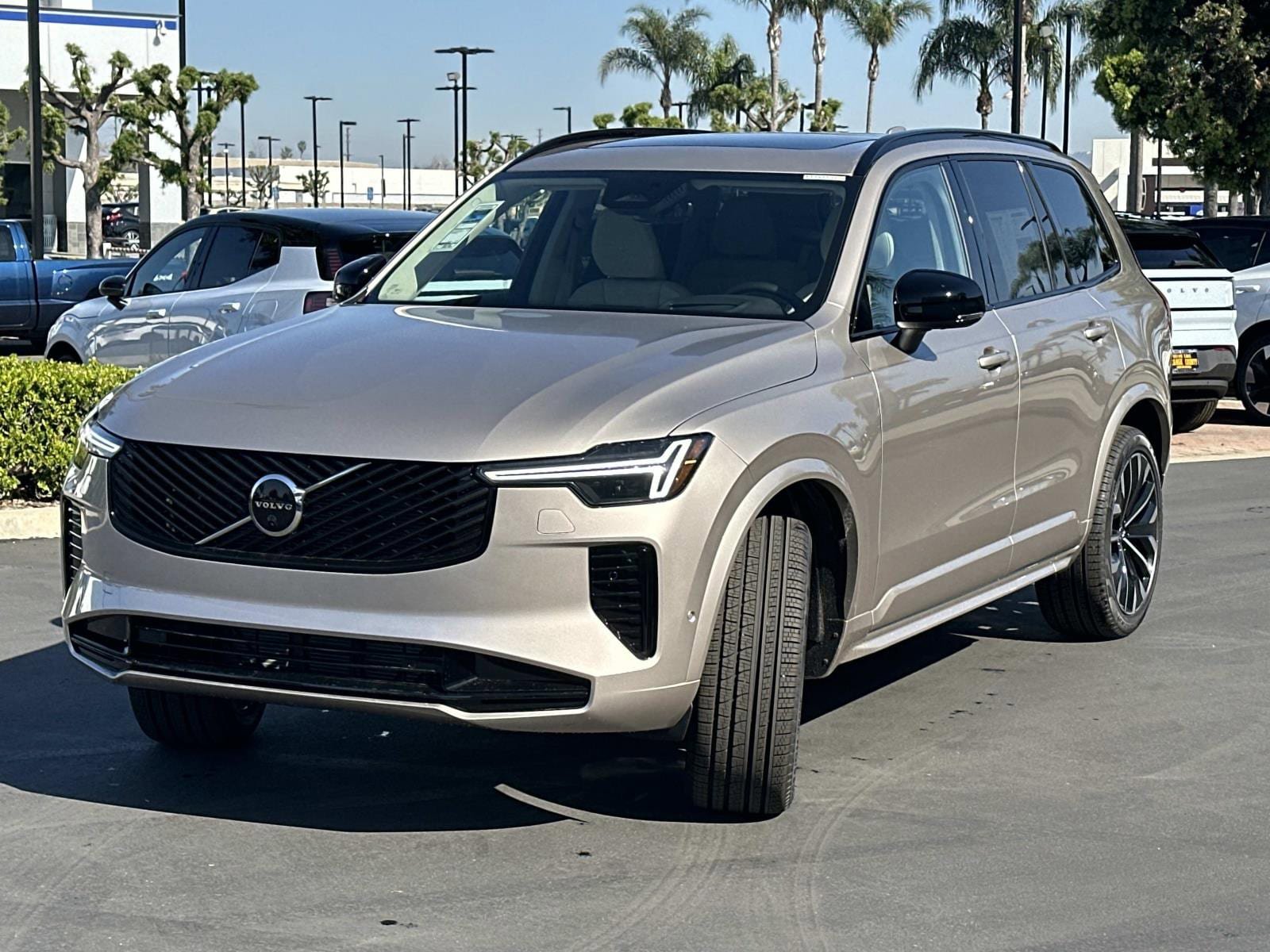 New 2026 Volvo XC90 B6 Ultra w/ Lounge Package AWD/4WD image 3