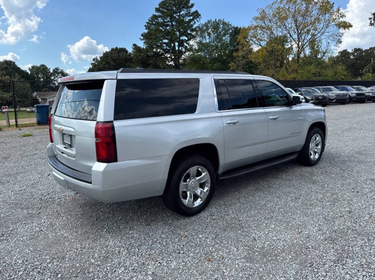 Used 2017 Chevrolet Suburban LT w/ Luxury Package RWD image 7
