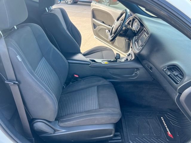 Used 2015 Dodge Challenger SXT image 14