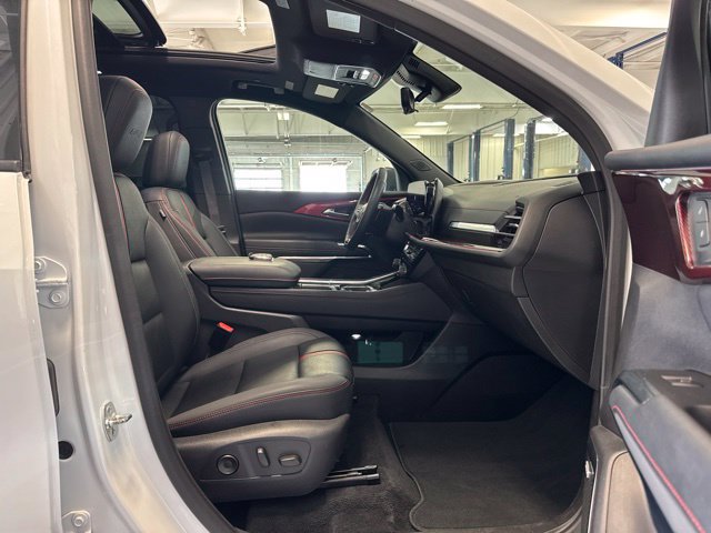 Used 2025 Chevrolet Traverse RS AWD/4WD image 25