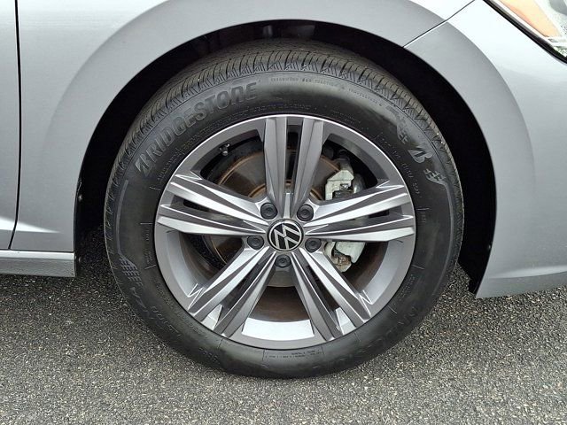 Used 2023 Volkswagen Jetta SE w/ Panoramic Sunroof Package FWD image 11