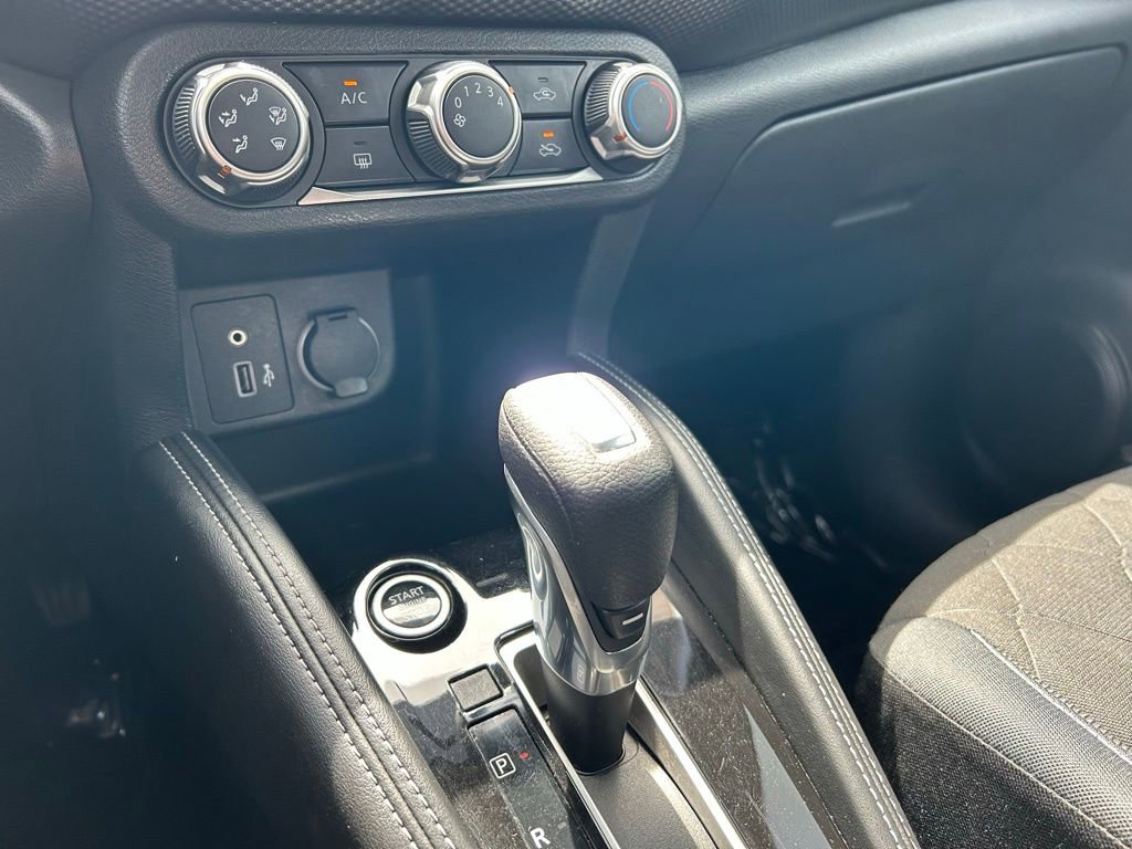 Used 2018 Nissan Kicks S FWD image 19