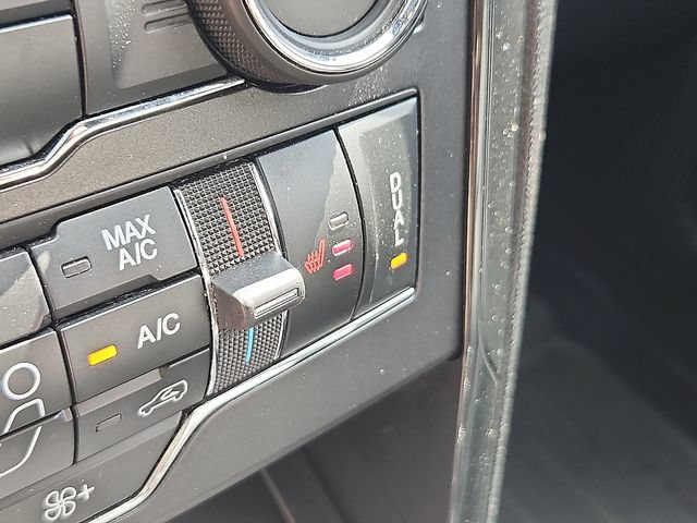 Used 2019 Ford Explorer XLT w/ Equipment Group 202A AWD/4WD image 24
