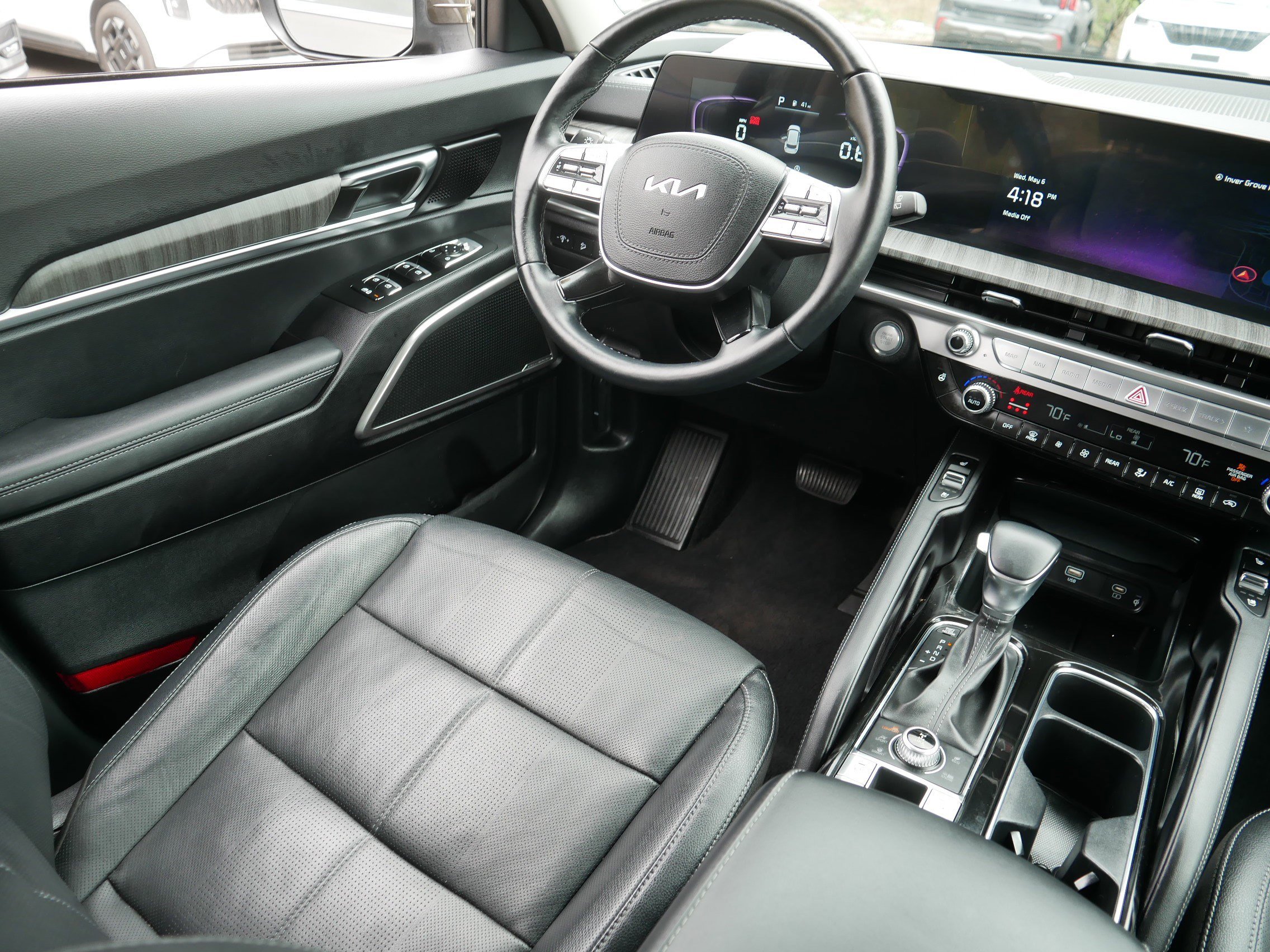 Used 2024 Kia Telluride EX w/ EX Captain's Chair Package AWD/4WD image 9