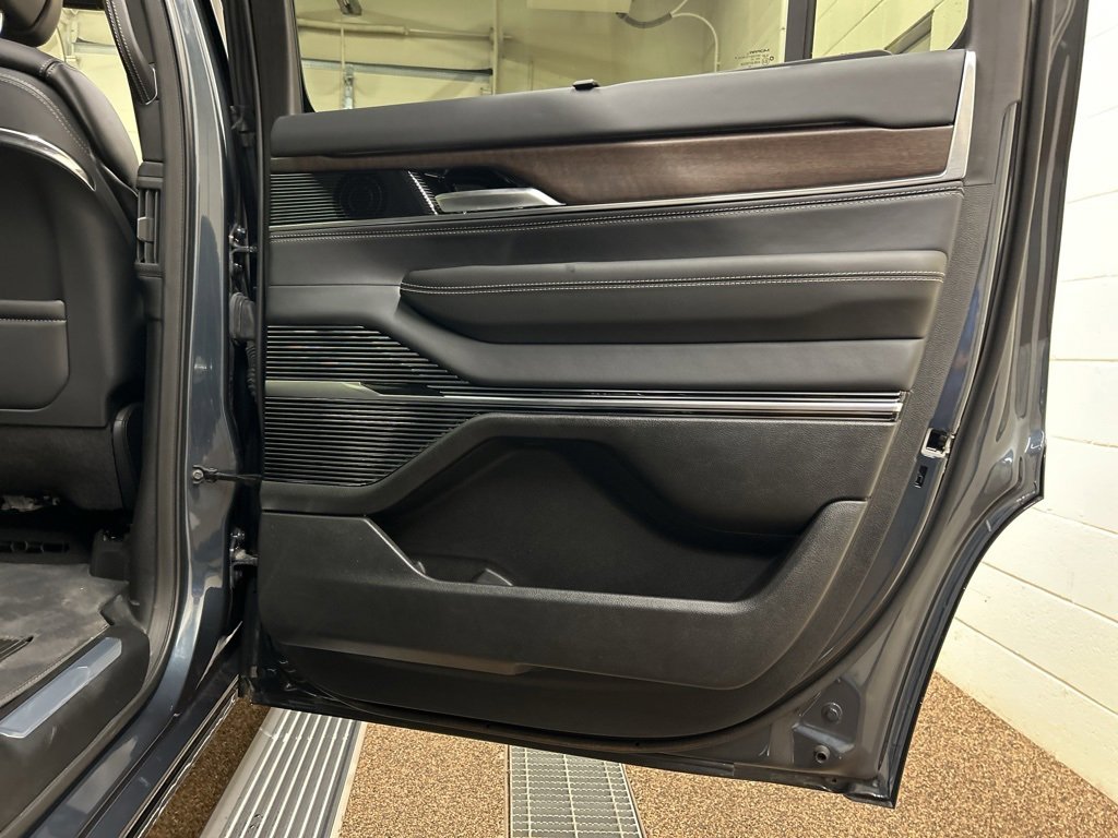 New 2024 Jeep Grand Wagoneer Series I w/ Convenience Group III image 15