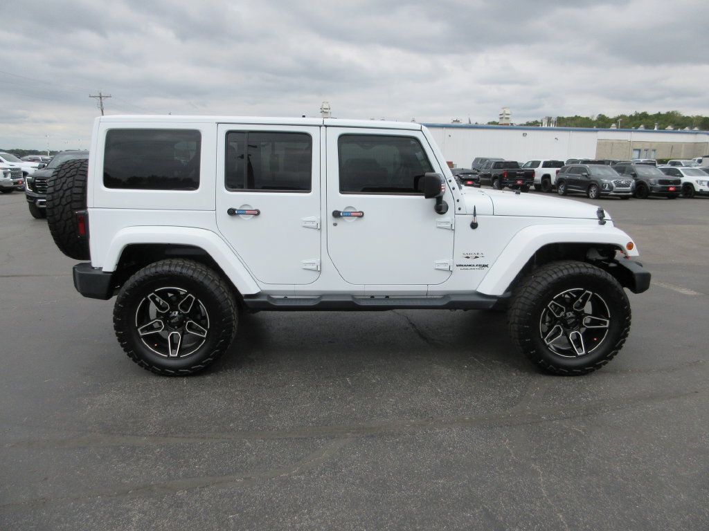 Used 2018 Jeep Wrangler Unlimited Sahara AWD/4WD image 4