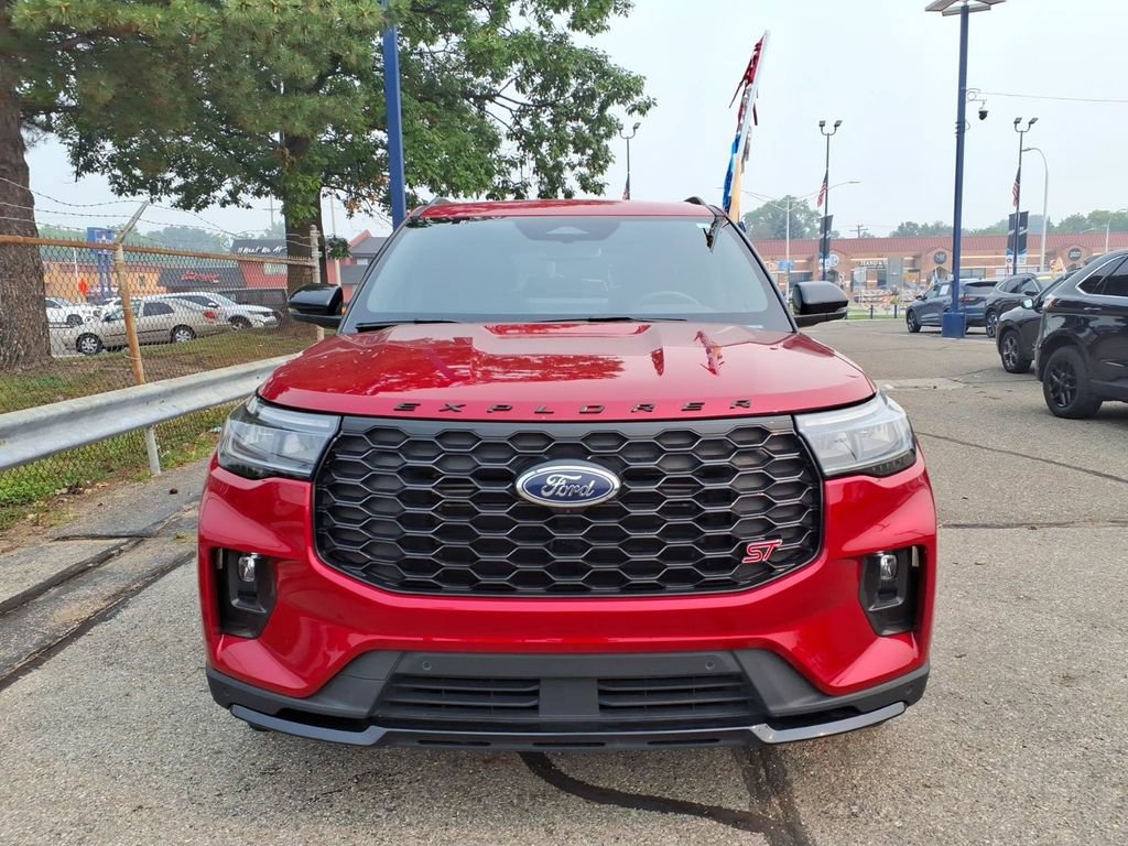 Certified 2025 Ford Explorer ST AWD/4WD image 3