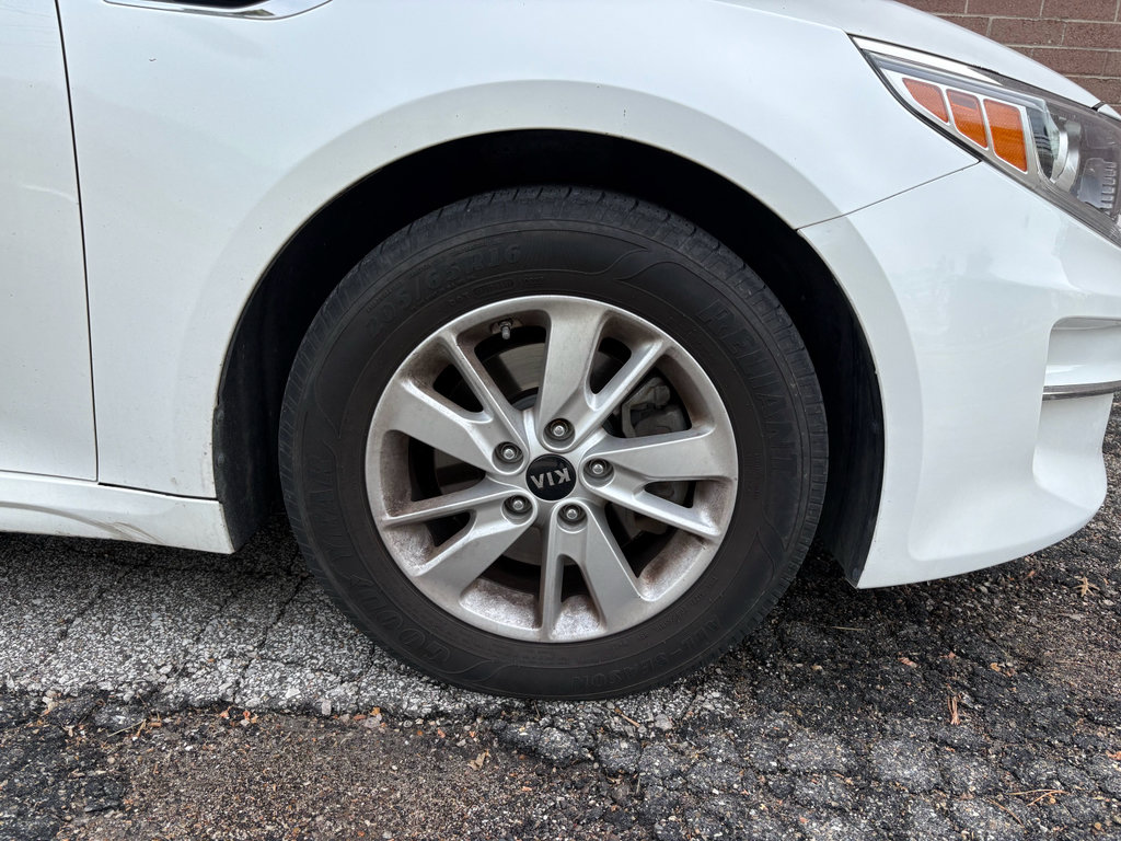 Used 2016 Kia Optima LX image 9