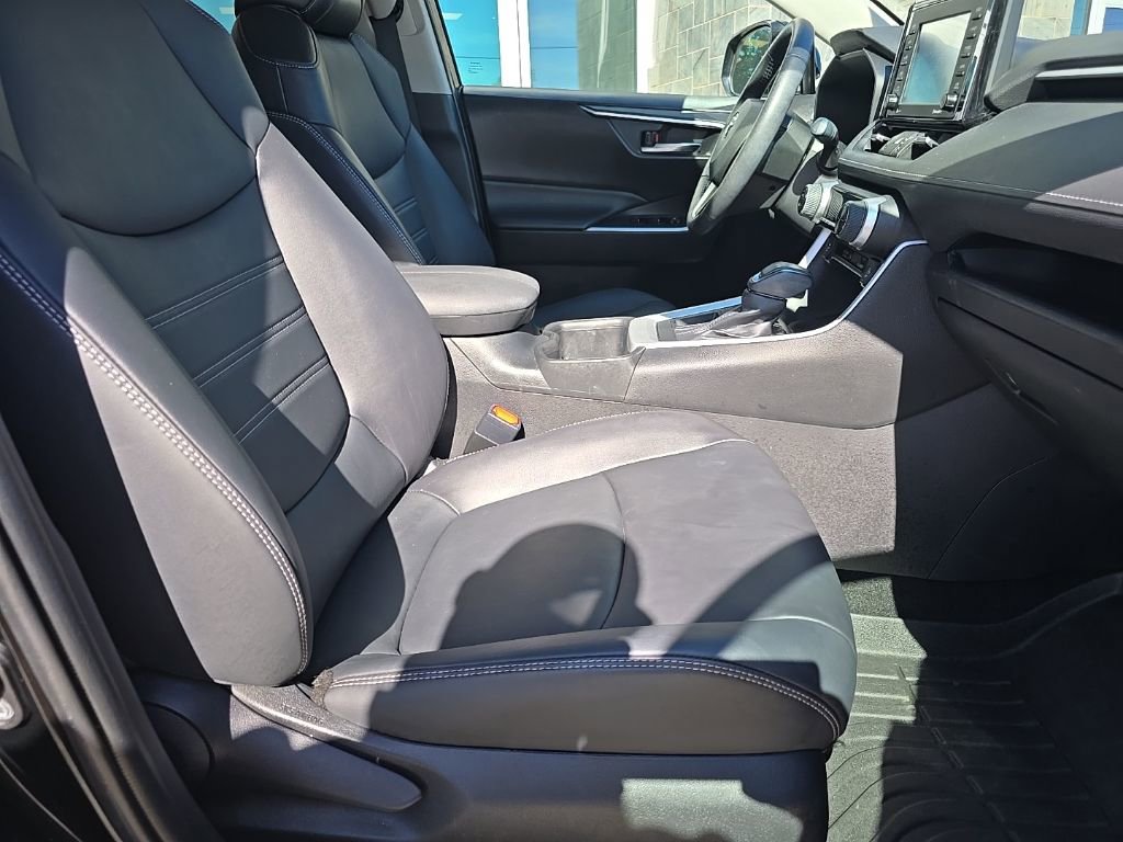 Used 2022 Toyota RAV4 XLE Premium image 40