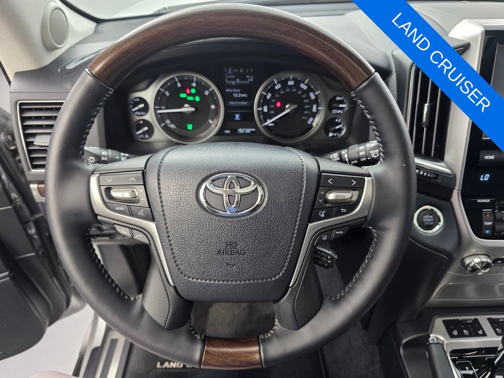 Used 2018 Toyota Land Cruiser image 18
