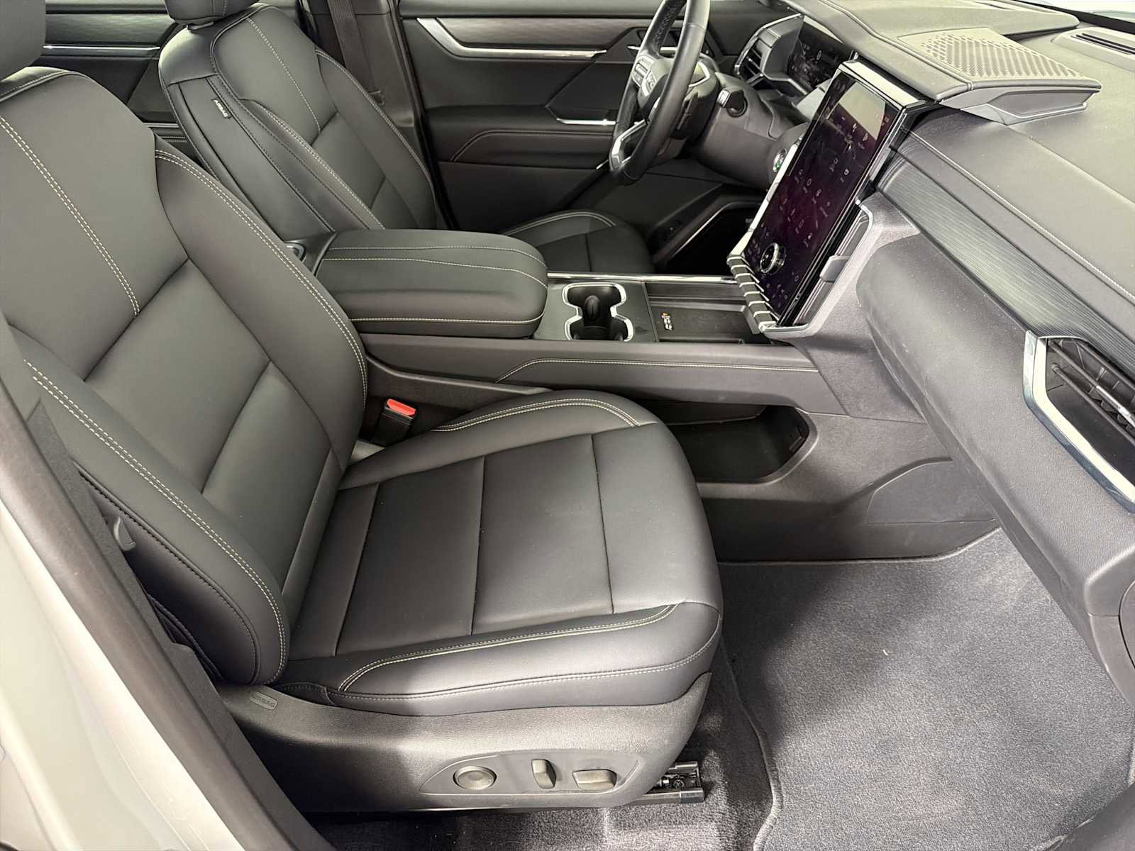 New 2025 GMC Acadia Elevation w/ Elevation Premium Package image 22