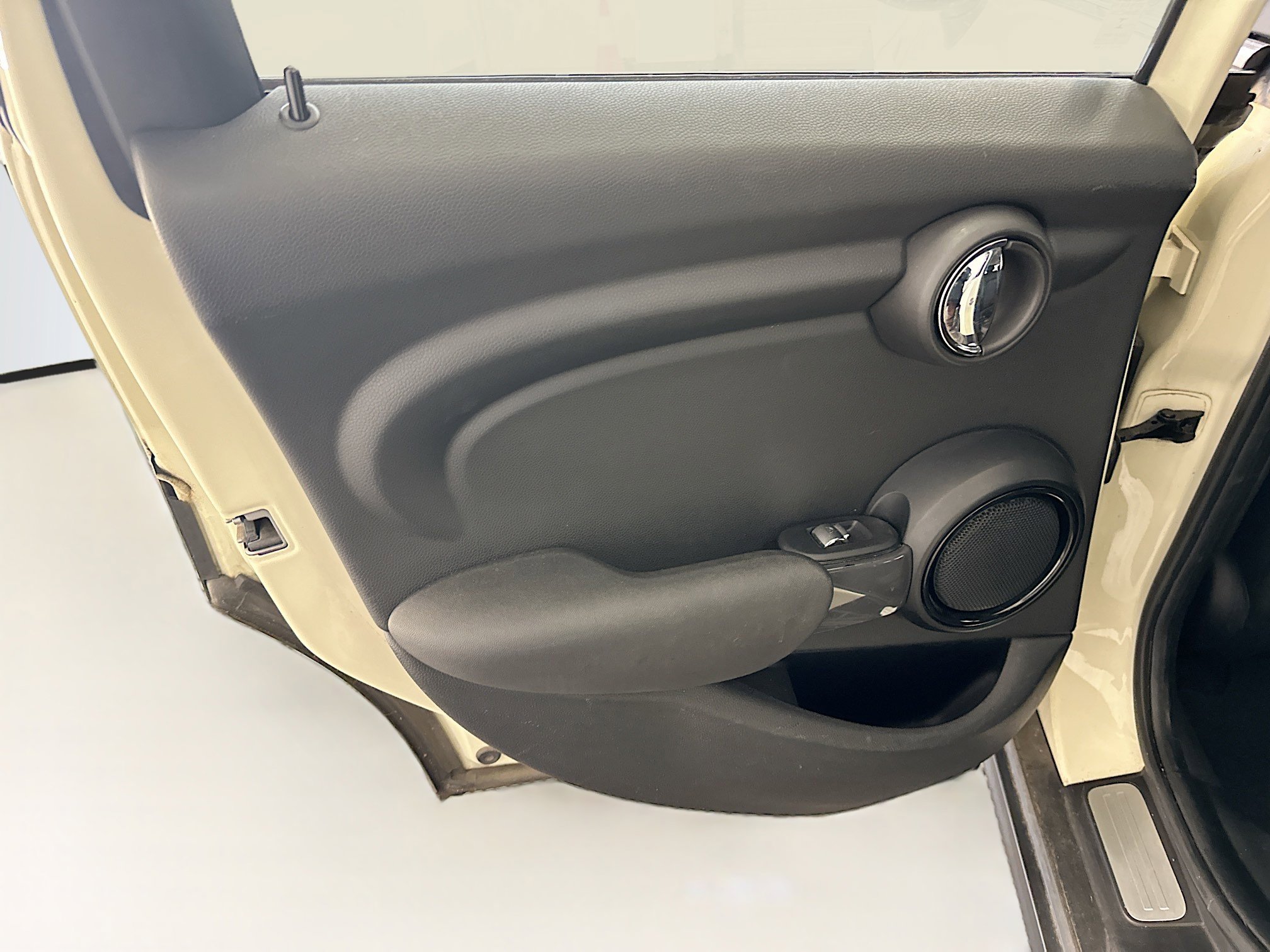 Used 2018 MINI Cooper 4-Door Hardtop image 26