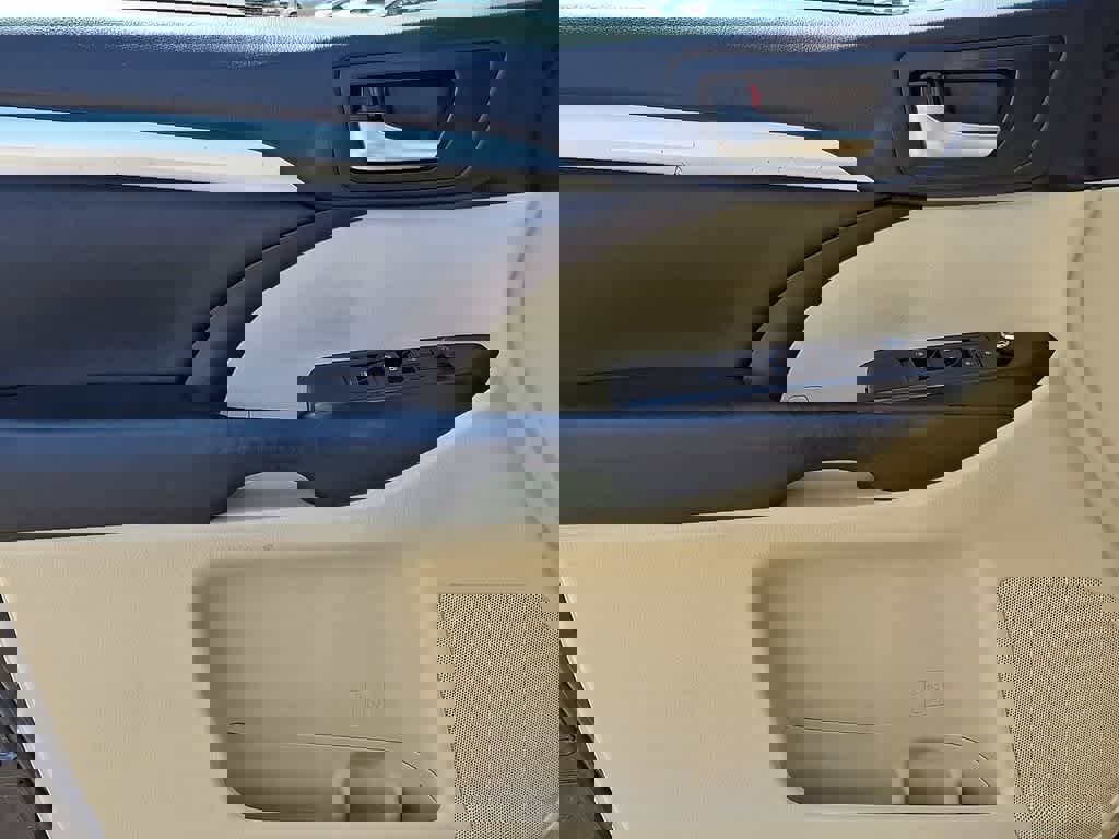 Used 2019 Toyota Highlander XLE image 13