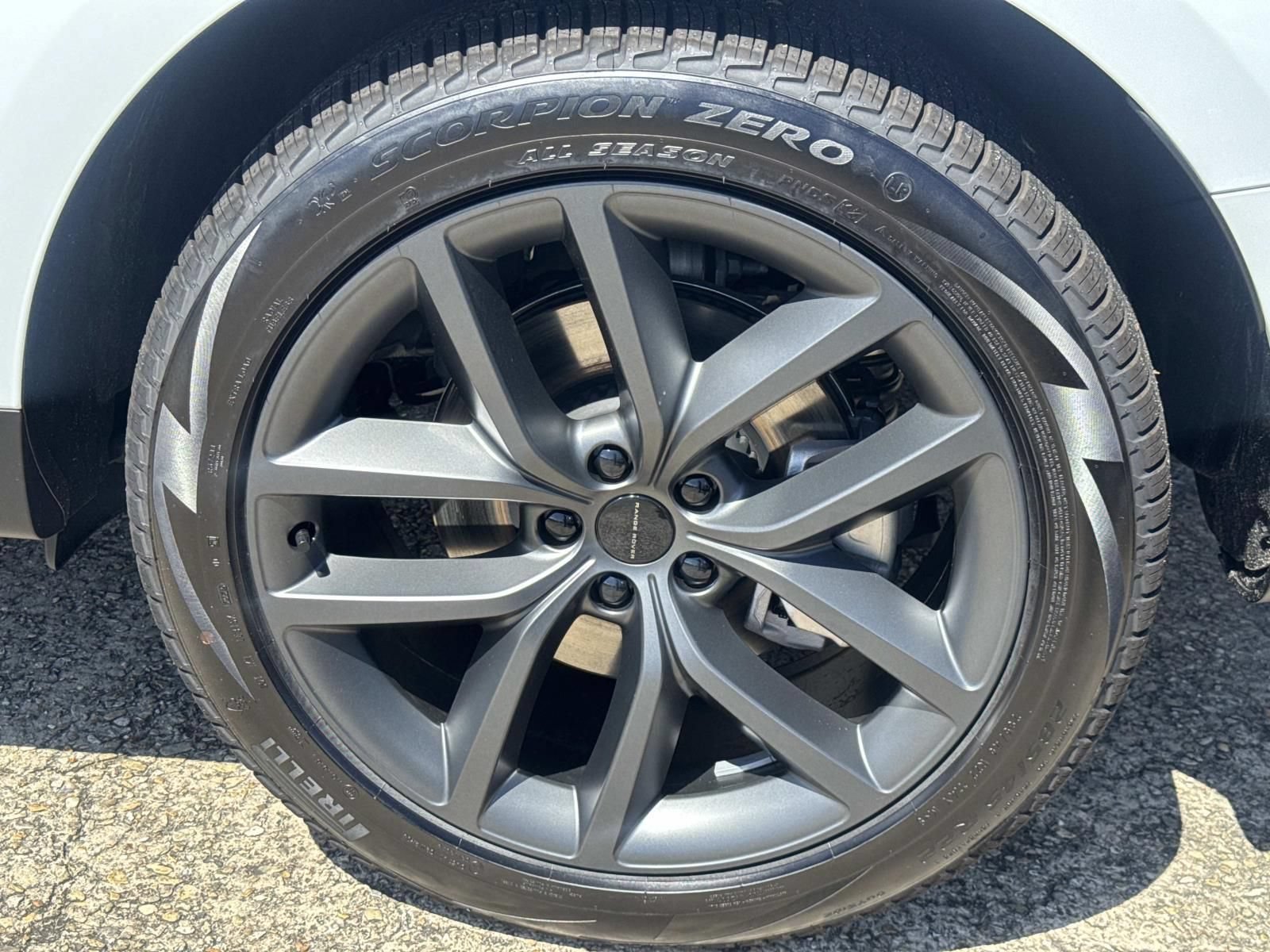 New 2026 Land Rover Range Rover Sport SE AWD/4WD image 3
