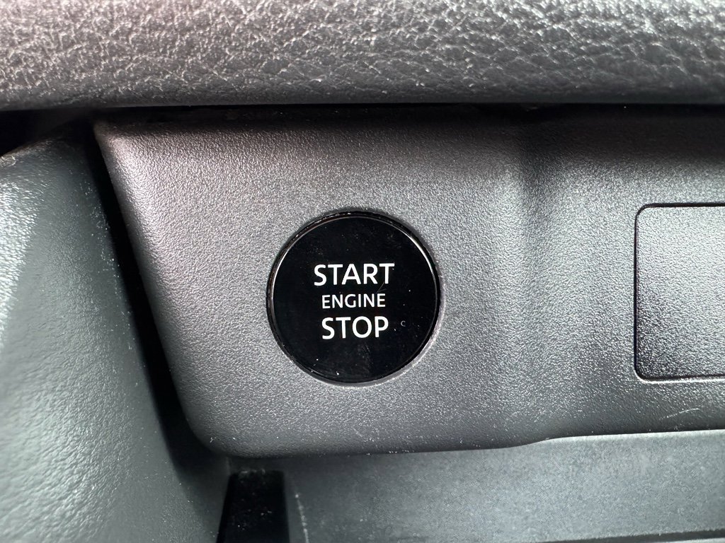 Used 2024 Nissan Pathfinder S image 30