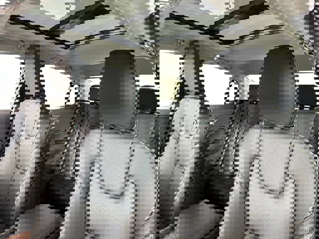 New 2024 Volvo S60 B5 Plus w/ Climate Package image 19