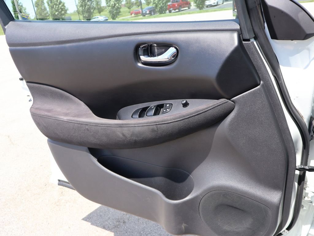 Used 2015 Nissan Leaf S FWD image 36