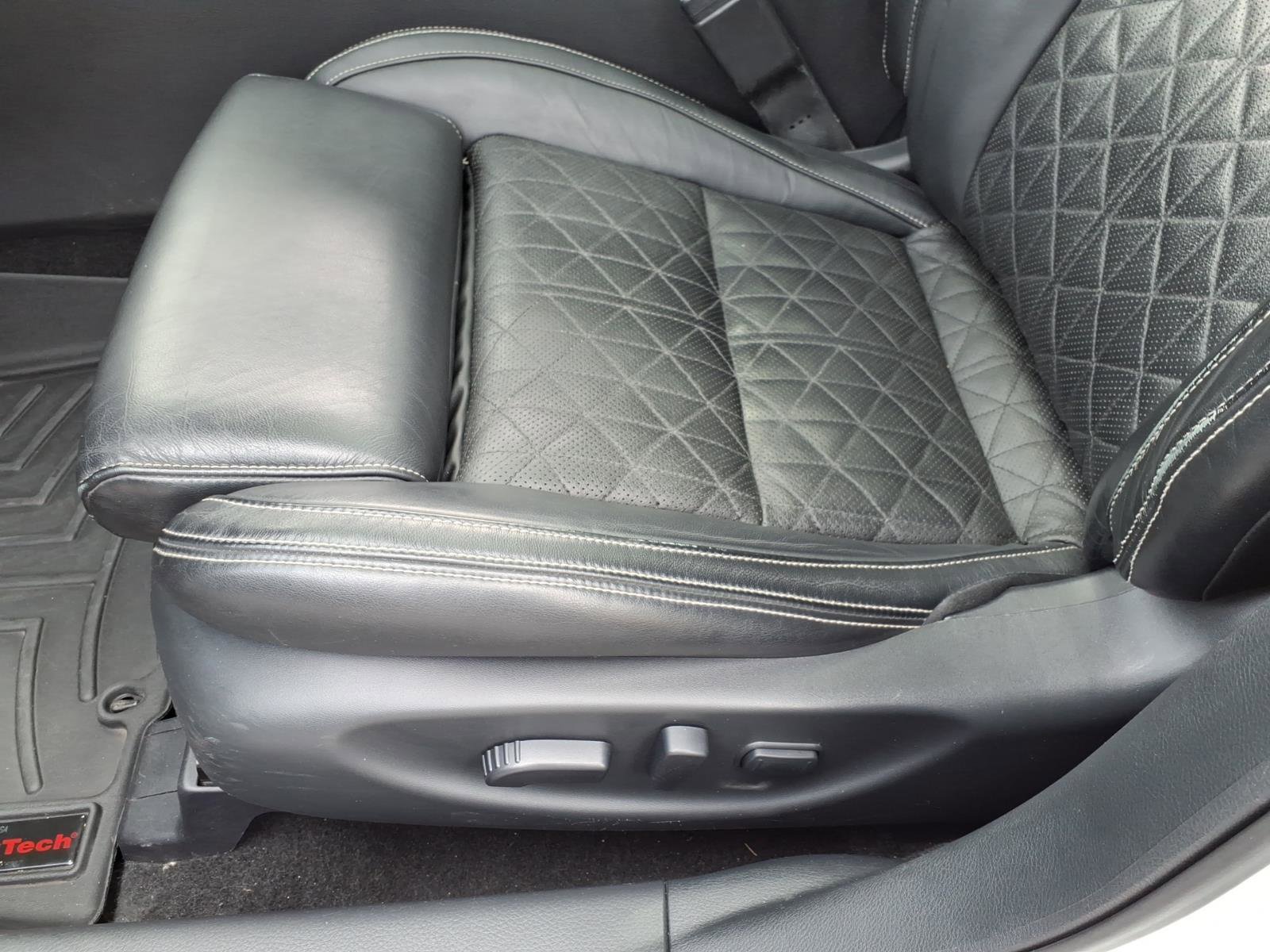 Used 2016 Nissan Maxima Platinum w/ Interior Lighting Package FWD image 15
