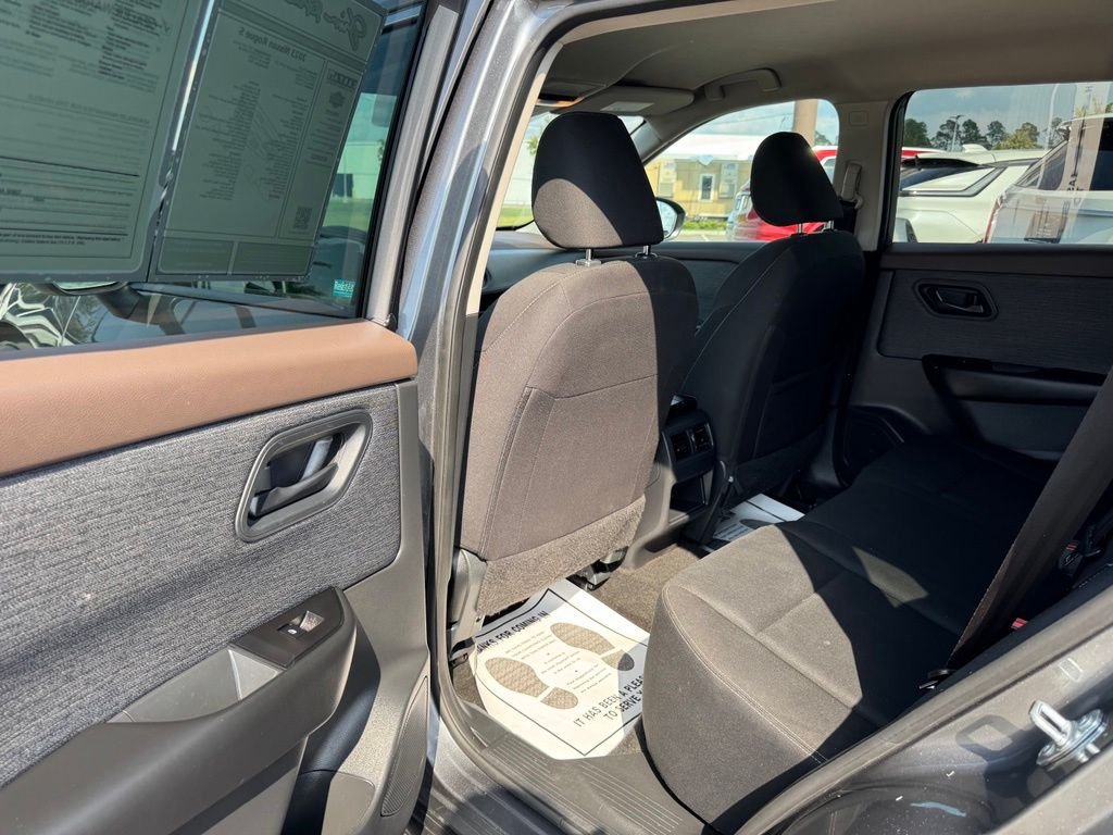 Used 2023 Nissan Rogue S FWD image 35