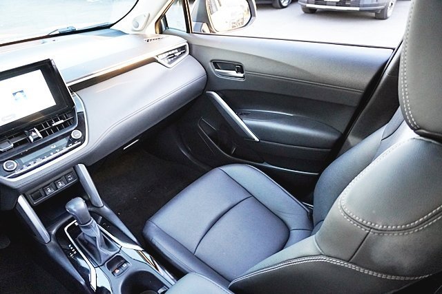 Used 2023 Toyota Corolla Cross XLE w/ Convenience Package image 22