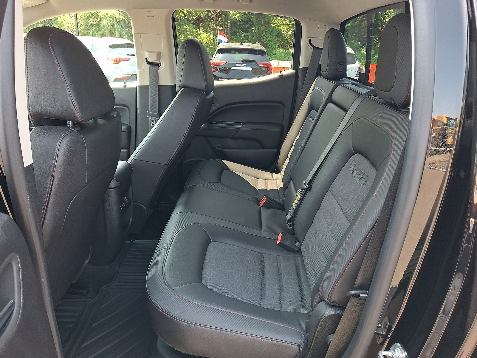 Certified 2016 GMC Canyon SLE w/ All Terrain Adventure Package AWD/4WD image 10