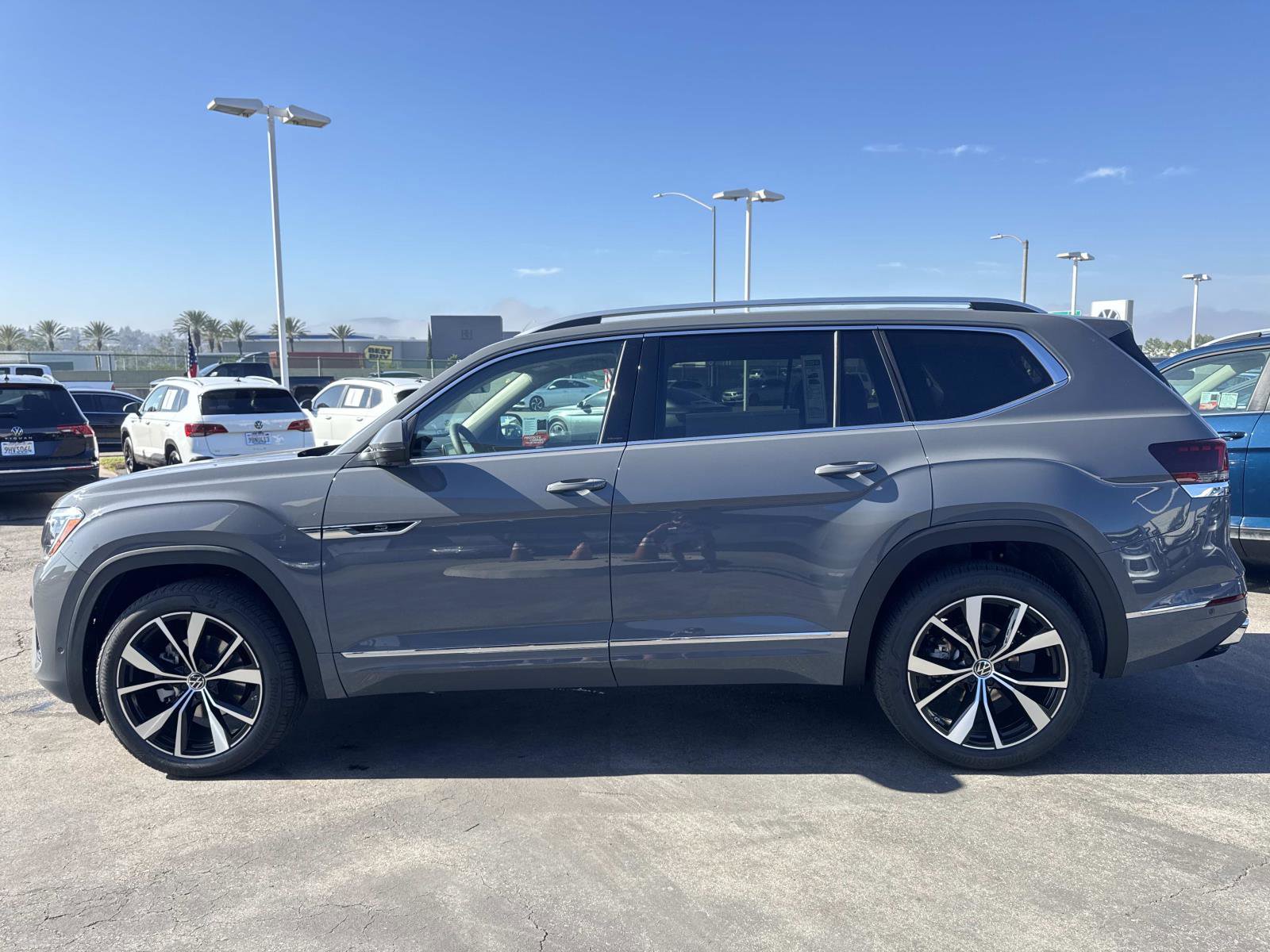 New 2026 Volkswagen Atlas SEL Premium R-Line image 2