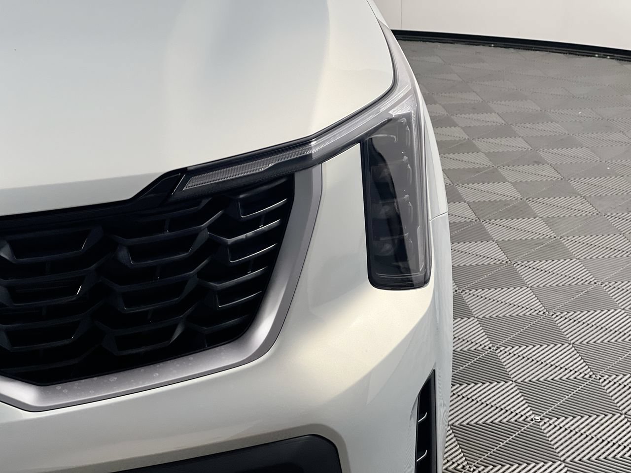 New 2026 Kia Sorento LX FWD image 10