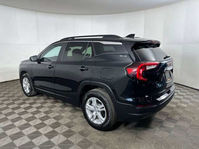 Used 2023 GMC Terrain SLE w/ Driver Convenience Package image 5