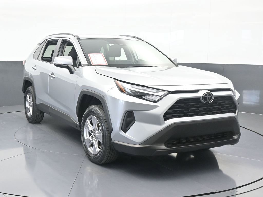 Used 2025 Toyota RAV4 XLE image 9