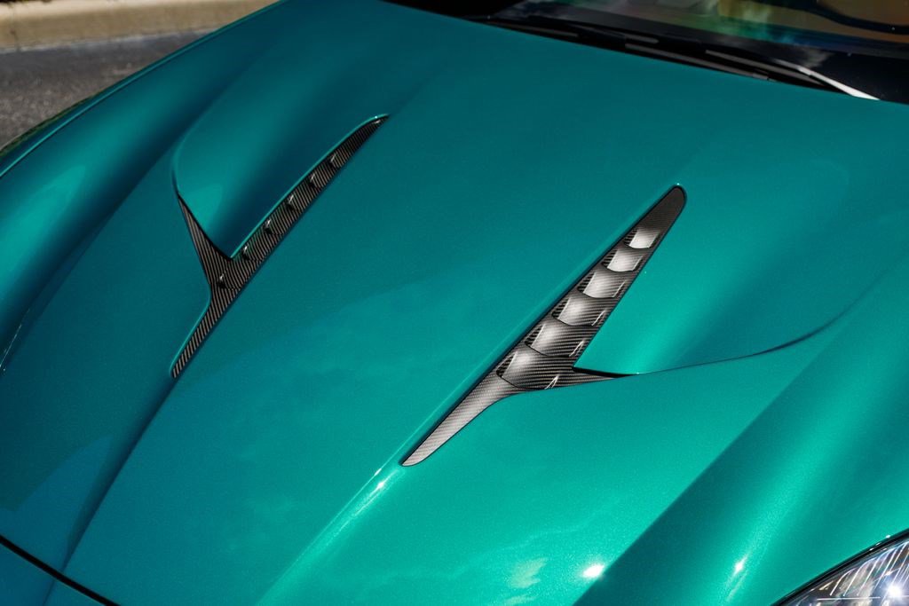 Used 2025 Aston Martin Vanquish RWD image 39