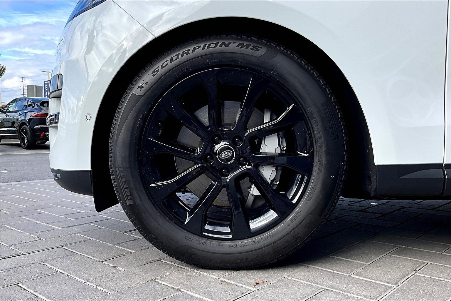 Used 2025 Land Rover Range Rover Sport SE image 9