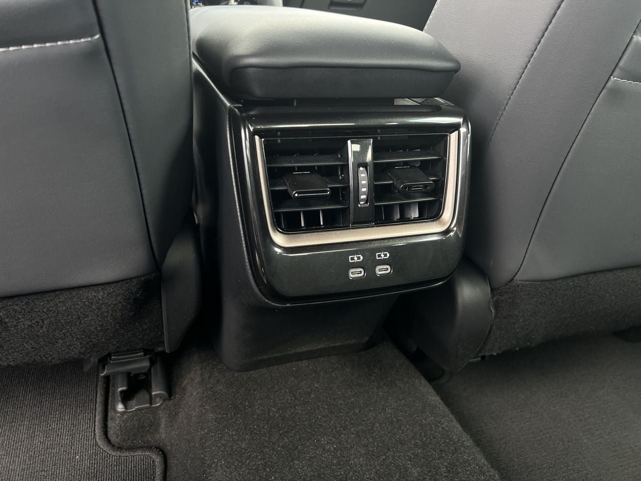 Used 2025 Toyota Crown Platinum AWD/4WD image 29